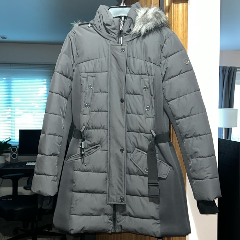 Got this jacket last season but wore it for a month. It’s in Fantastic condition